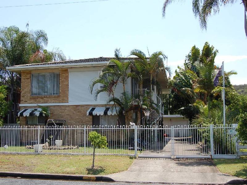 11 Awoonga Avenue, Burleigh Waters QLD 4220