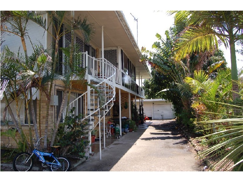 11 Awoonga Avenue, Burleigh Waters QLD 4220