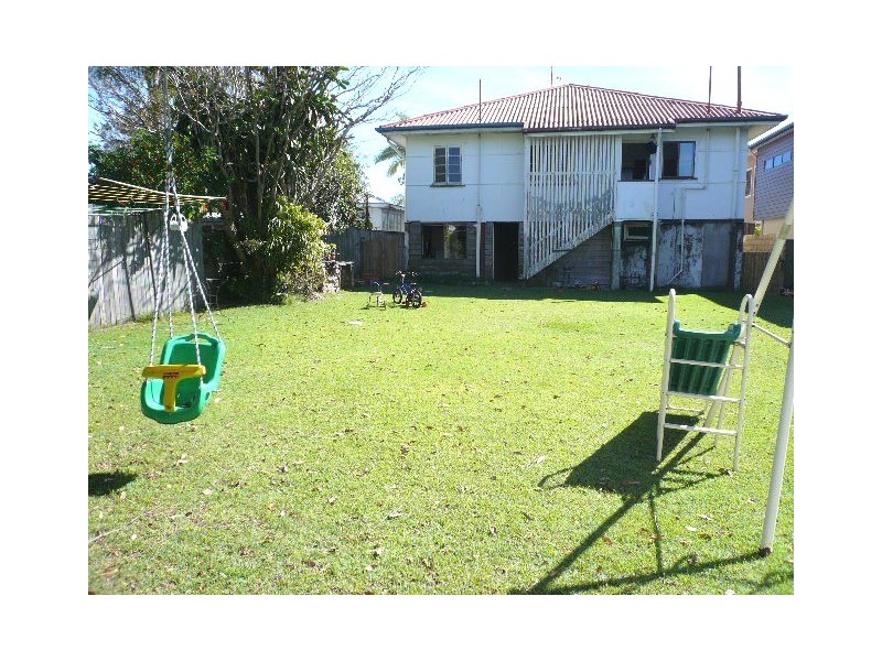 8 Banksia Broadway, Burleigh Heads QLD 4220