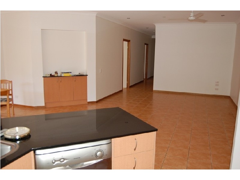 8/27 Beachcomber Crt, Burleigh Waters QLD 4220