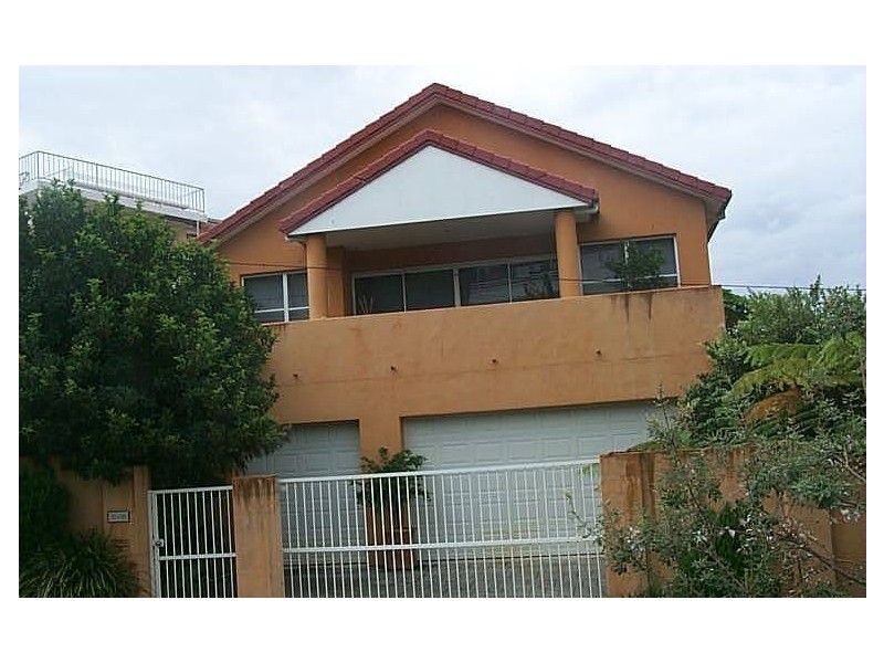 32 Brakes Crescent, Miami QLD 4220
