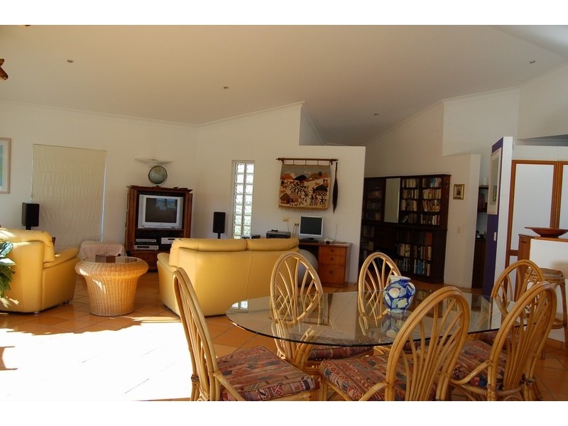 32 Brakes Crescent, Miami QLD 4220