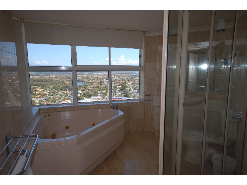 22E “Burleigh Surf” 238 The Esplanade, Miami QLD 4220