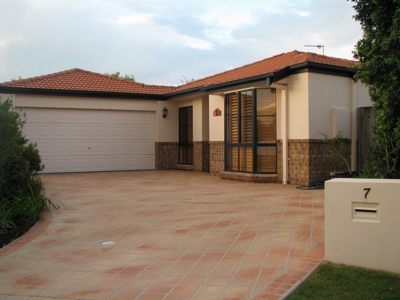 7 Coral Sea Court, Burleigh Waters QLD 4220