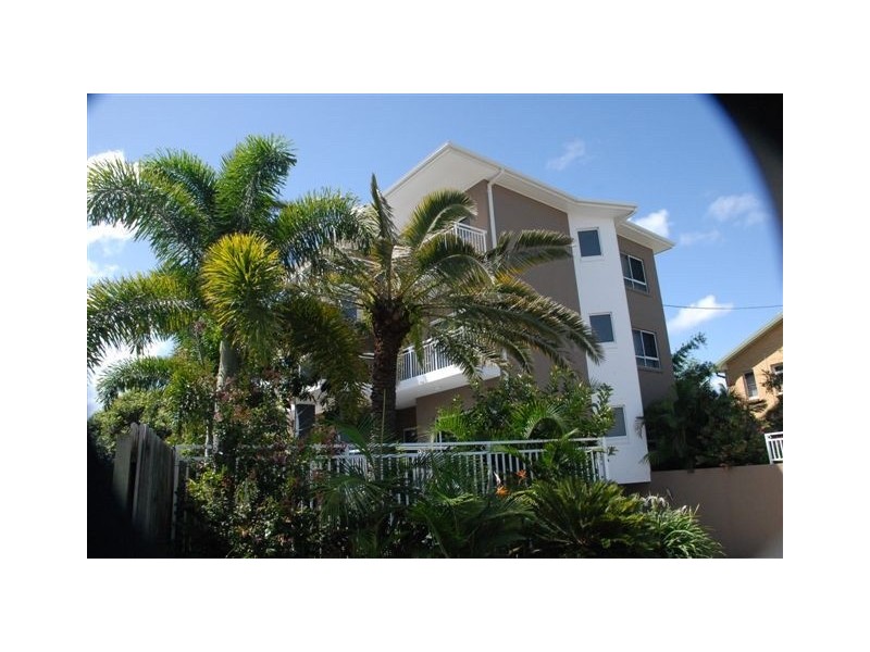 3/4 Dawn Parade, Miami QLD 4220