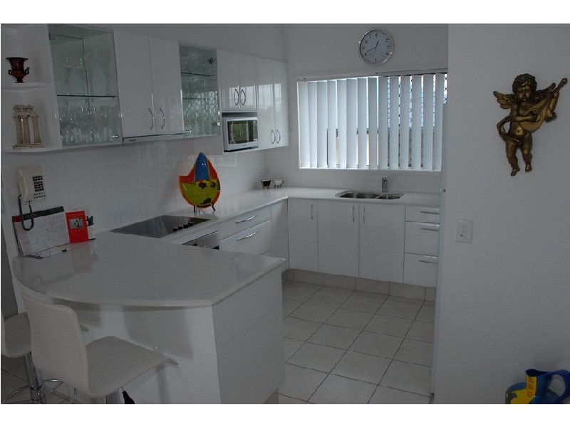 3/4 Dawn Parade, Miami QLD 4220