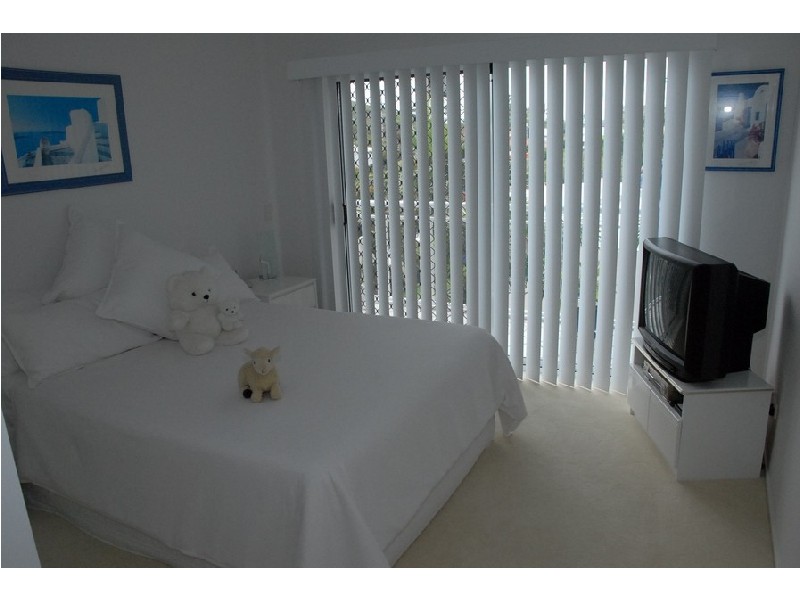 3/4 Dawn Parade, Miami QLD 4220