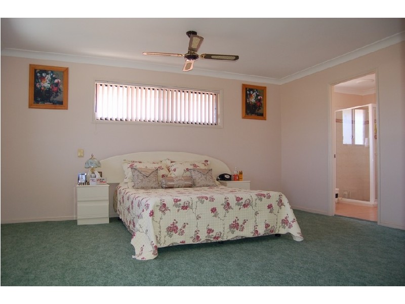 100 Dipper Drive, Burleigh Waters QLD 4220
