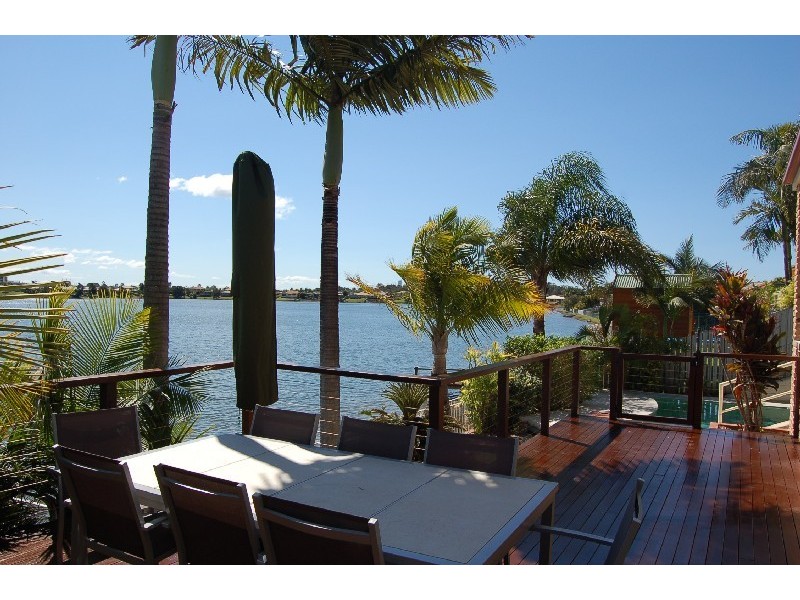 90 Dipper Drive, Burleigh Waters QLD 4220