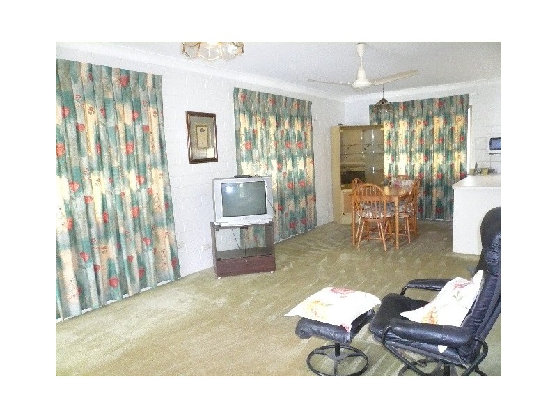 2/23 Doggett Drive, Miami QLD 4220