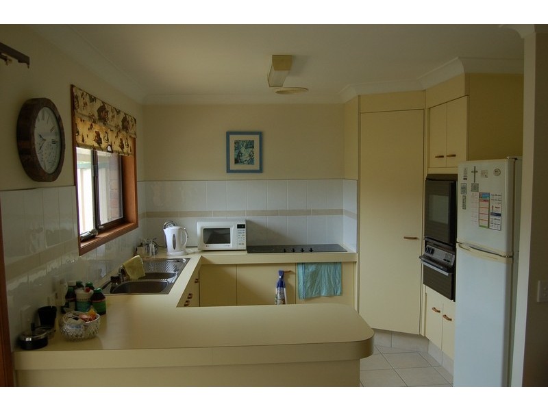 2/5 Greenleaf Court, Burleigh Waters QLD 4220