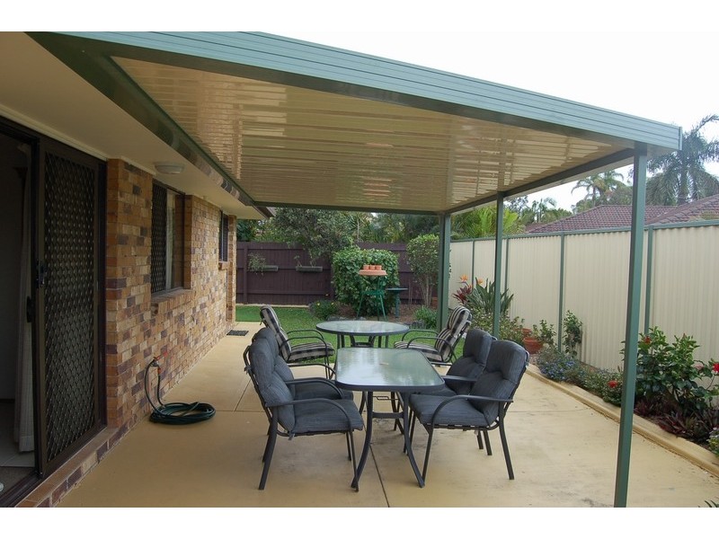 2/5 Greenleaf Court, Burleigh Waters QLD 4220