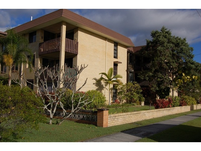 4 30 Ikkina Road, Burleigh Heads QLD 4220