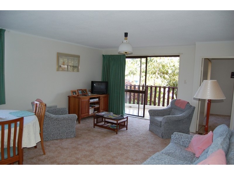 4 30 Ikkina Road, Burleigh Heads QLD 4220