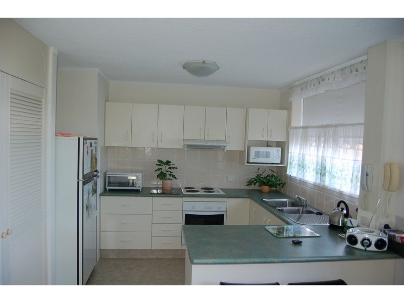 4 30 Ikkina Road, Burleigh Heads QLD 4220