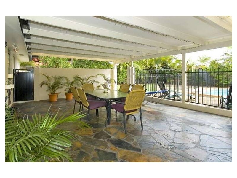 17 Kestrel Drive, Burleigh Waters QLD 4220