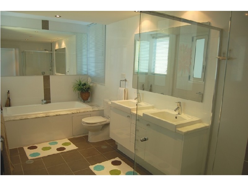 1 “Marista” 78 The Esplanade, Burleigh Heads QLD 4220