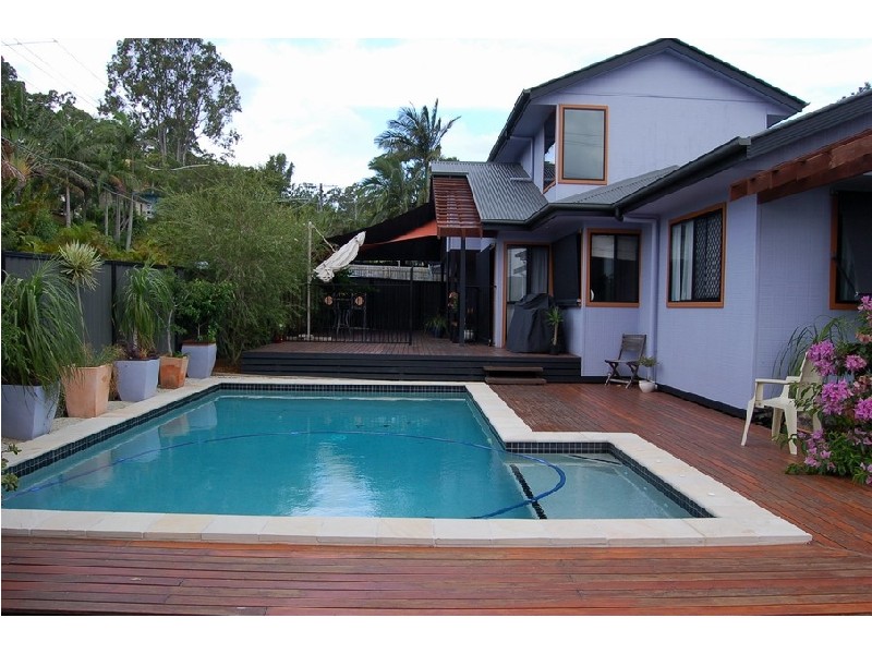 24 Page Parade, Burleigh Heads QLD 4220