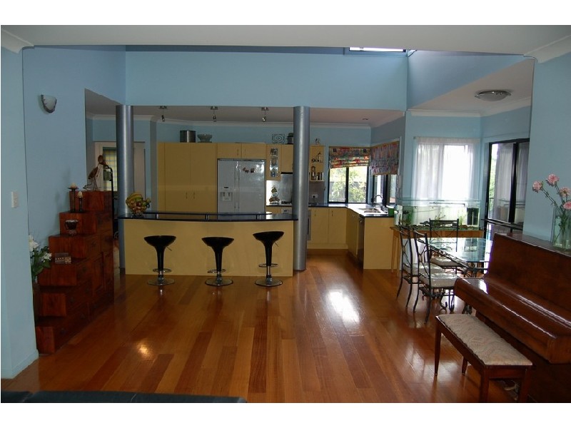 24 Page Parade, Burleigh Heads QLD 4220