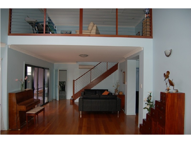 24 Page Parade, Burleigh Heads QLD 4220