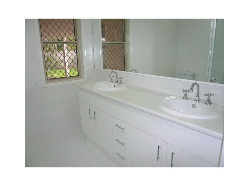 9 Pintail Crescent, Burleigh Waters QLD 4220