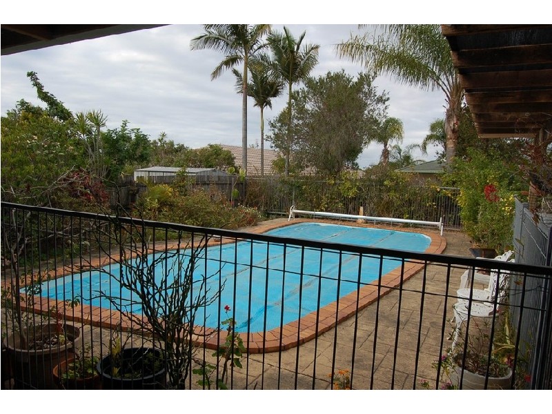 8 Ridgewood Court, Burleigh Waters QLD 4220