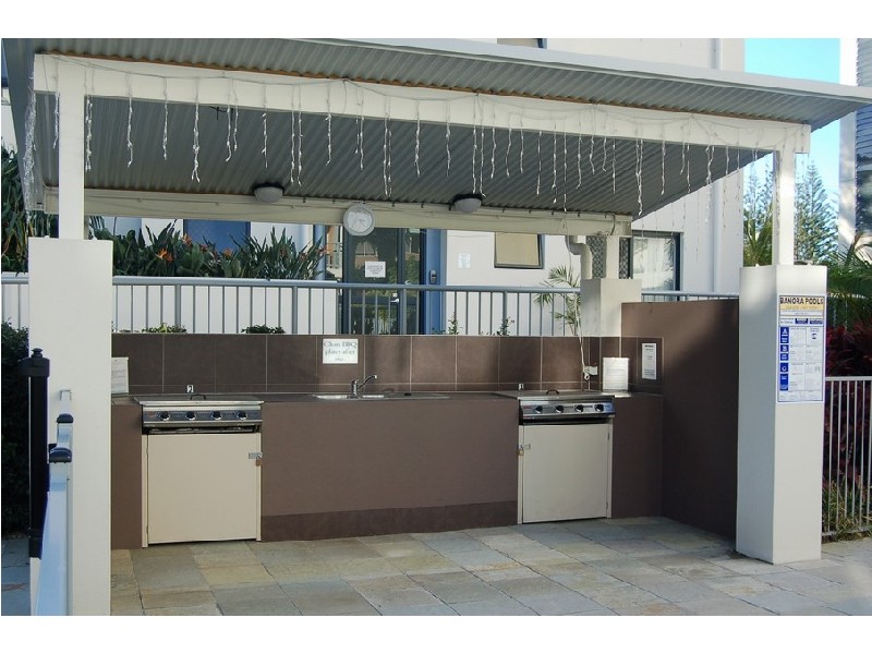 2 “Saks on Fifth” 6 Fifth Ave, Burleigh Heads QLD 4220