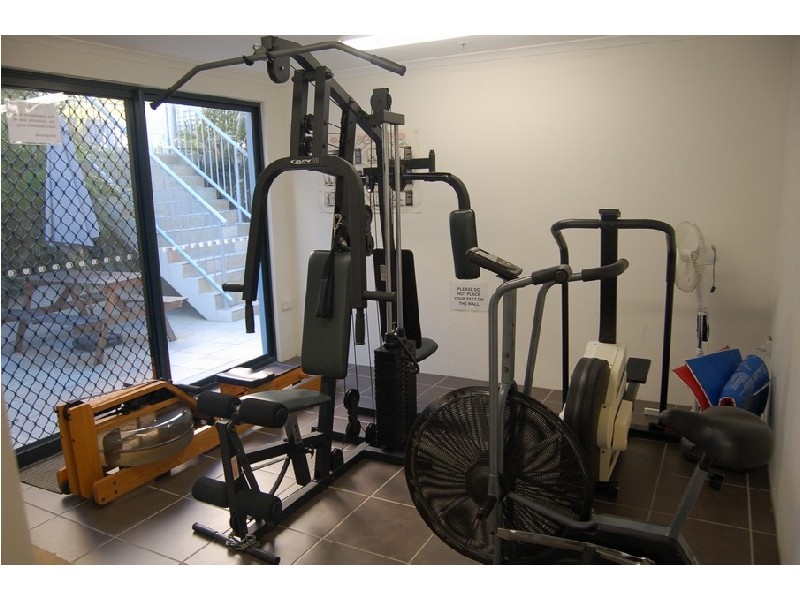 2 “Saks on Fifth” 6 Fifth Ave, Burleigh Heads QLD 4220