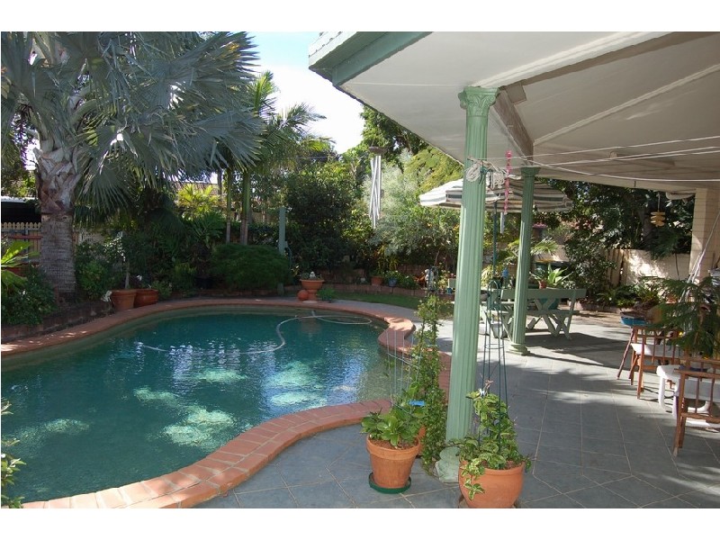 35 Sandpiper Drive, Burleigh Waters QLD 4220