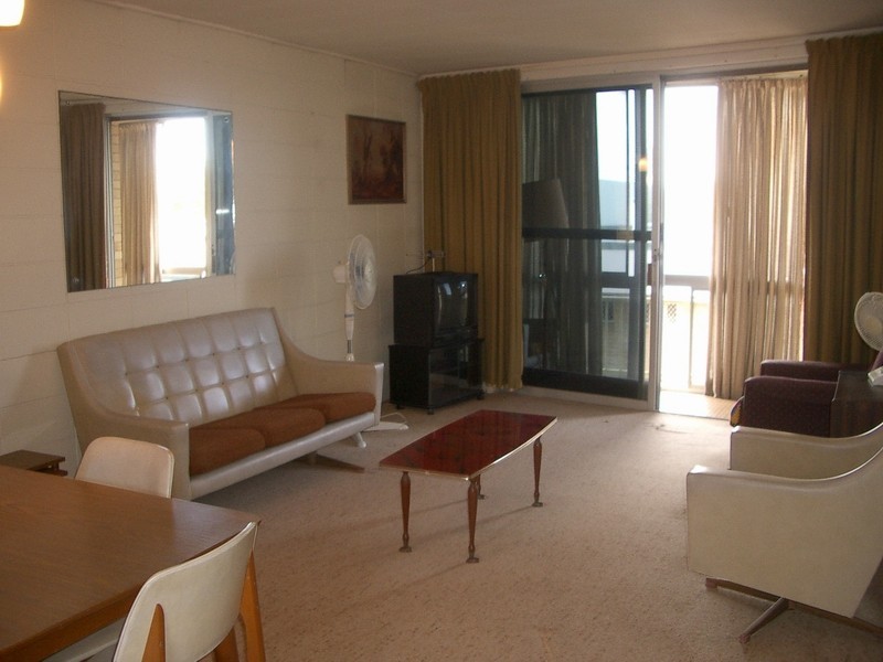 40 “Silver Lining” 286 The Esplanade , Miami QLD 4220