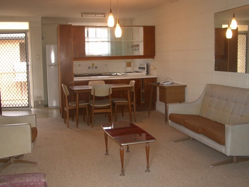 40 “Silver Lining” 286 The Esplanade , Miami QLD 4220