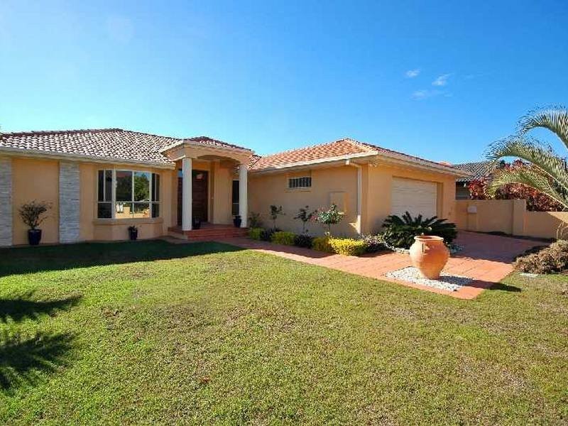 6 St Helens Crt, Burleigh Waters QLD 4220