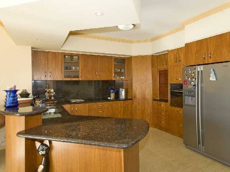 6 St Helens Crt, Burleigh Waters QLD 4220