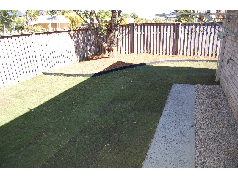 2/2 Summerwine Street, Burleigh Waters QLD 4220