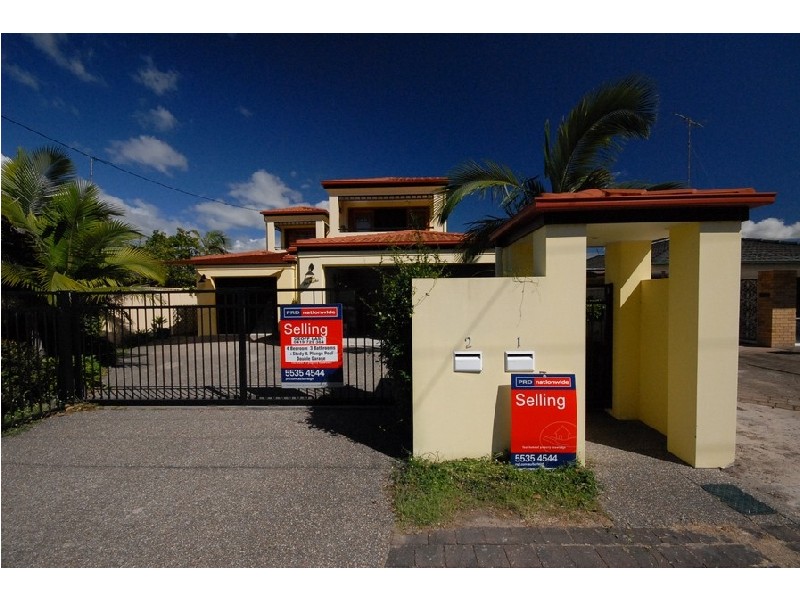 1/4 Sunshine Parade, Miami QLD 4220