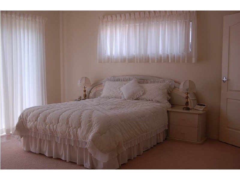 9 Tropicana Ct, Burleigh Waters QLD 4220