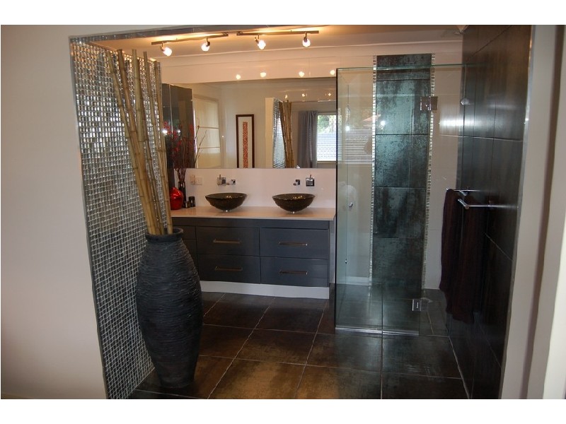 12 Wedgebill Parade , Burleigh Waters QLD 4220