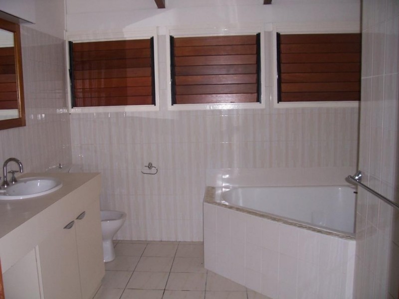 98 Cairns Street, Cairns North QLD 4870