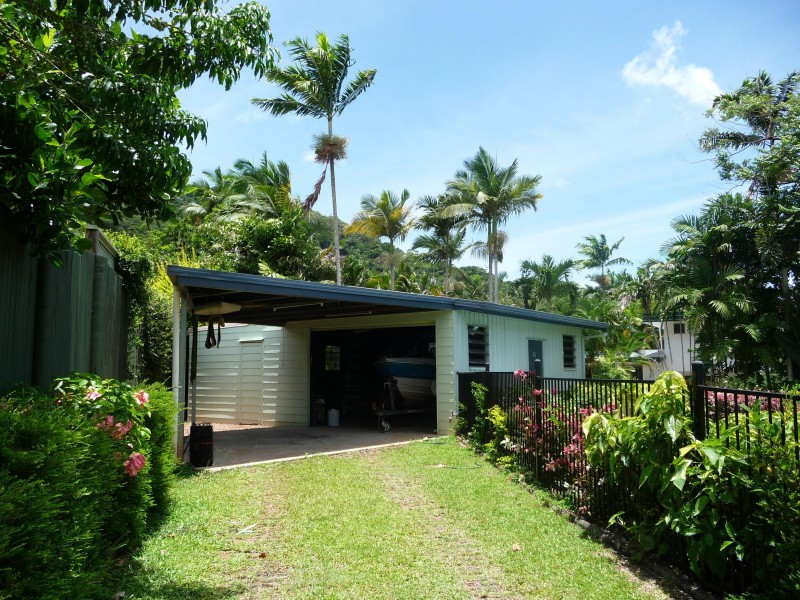 10 Arran Close, Whitfield QLD 4870