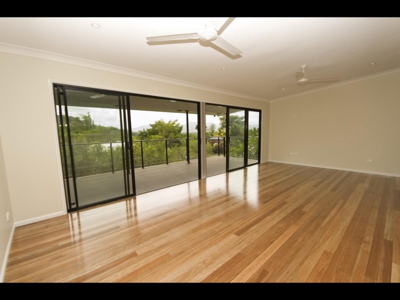 120 Hillview Crescent, Whitfield QLD 4870