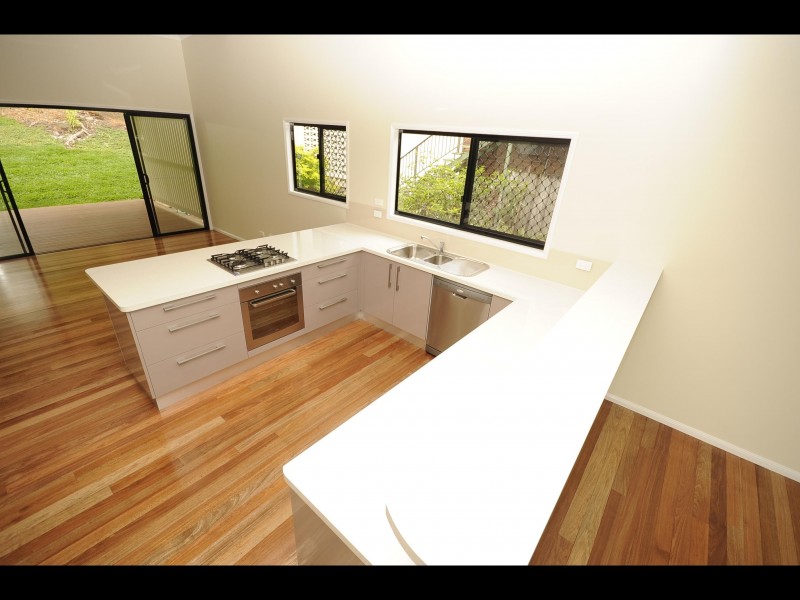 120 Hillview Crescent, Whitfield QLD 4870