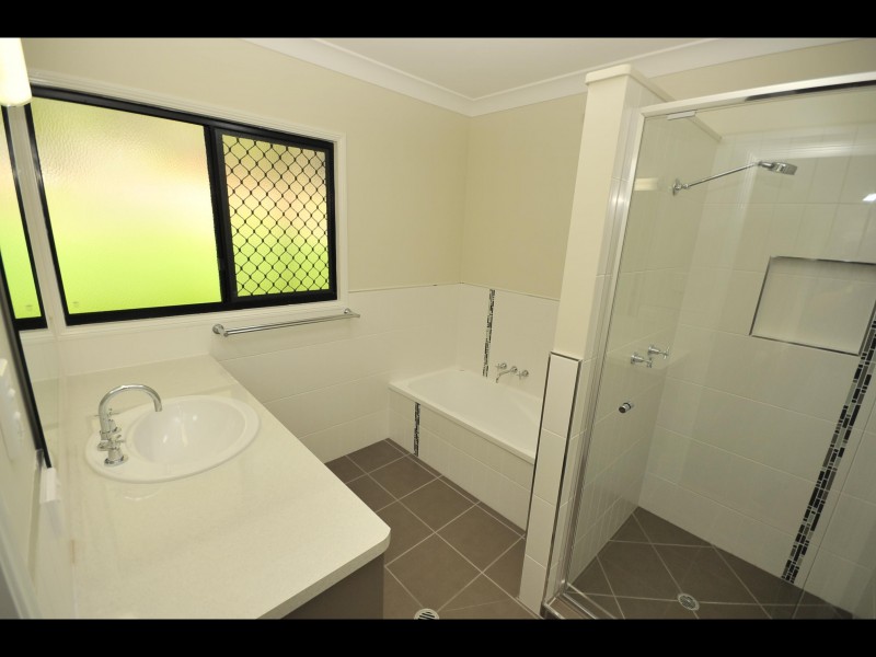 120 Hillview Crescent, Whitfield QLD 4870