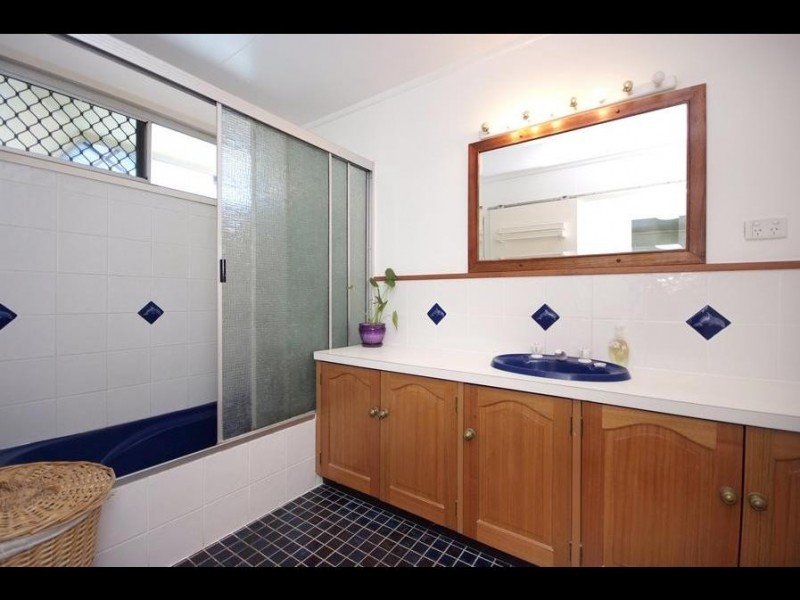 141-143 McCormack Street, Manunda QLD 4870