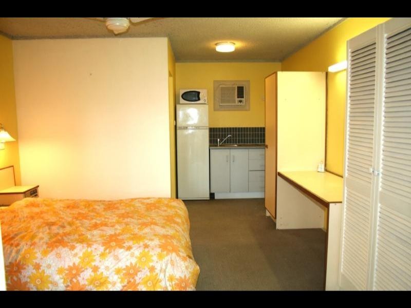 220/1 Anderson Rd, Woree QLD 4868