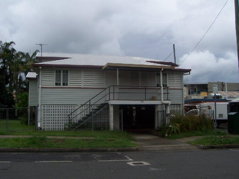332 Pease Street, Edge Hill QLD 4870