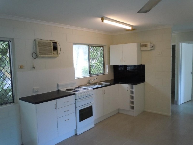 8/98 Pease Street, Edge Hill QLD 4870