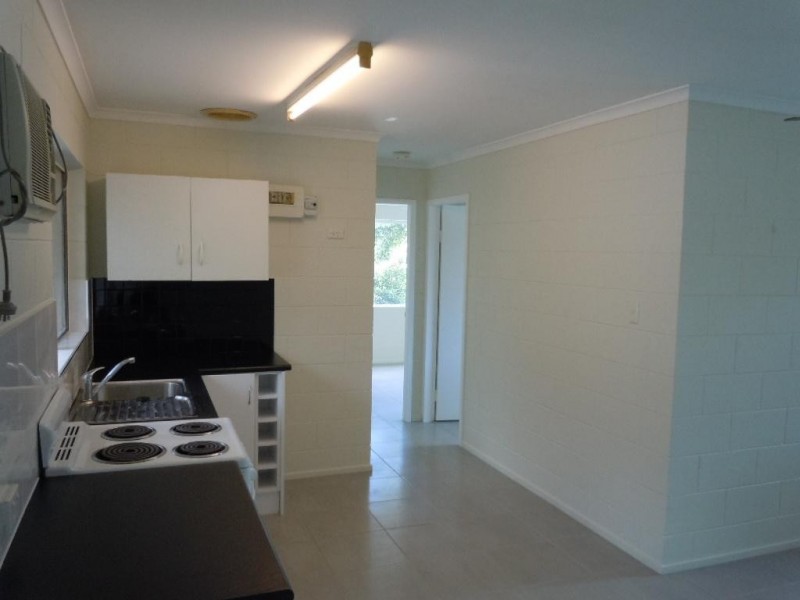 8/98 Pease Street, Edge Hill QLD 4870