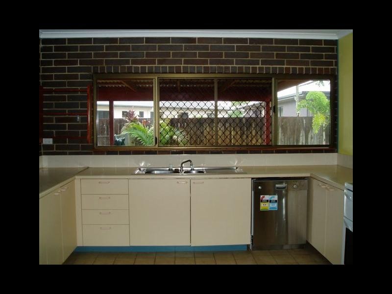 10 Ash Street, Holloways Beach QLD 4878