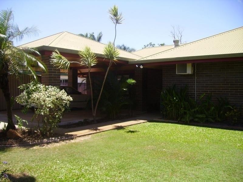 10 Ash Street, Holloways Beach QLD 4878