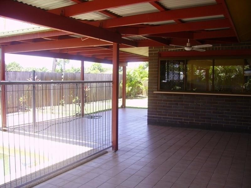 10 Ash Street, Holloways Beach QLD 4878